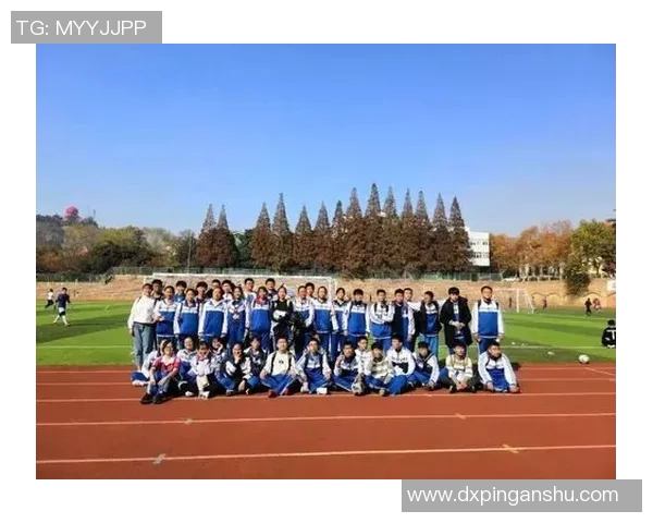 高考足球热潮下的青春梦想与拼搏精神探讨